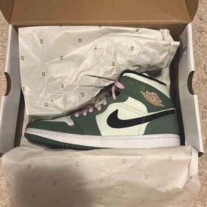 Nike Air Jordan 1 Mid Dutch Green